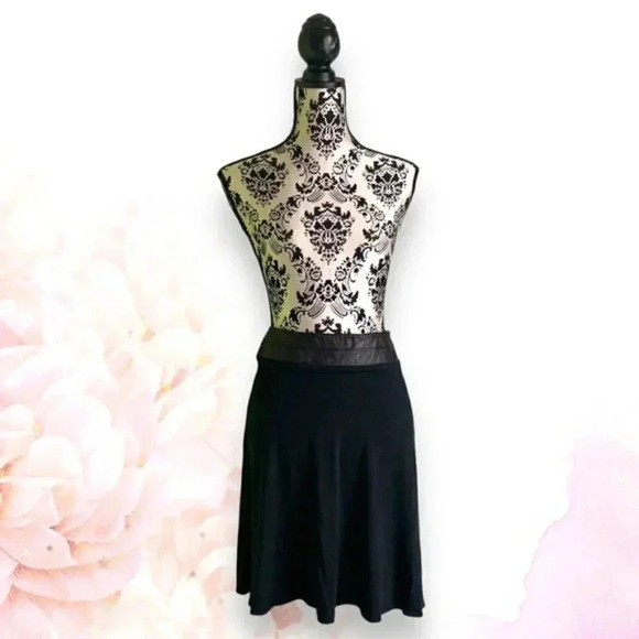 Danier Leather Trim Mini Skirt - Picture 3 of 4